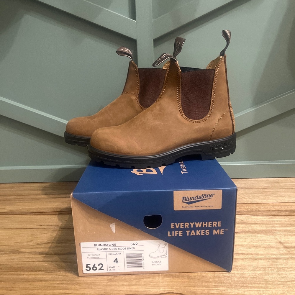 Blundstone boots NWOT